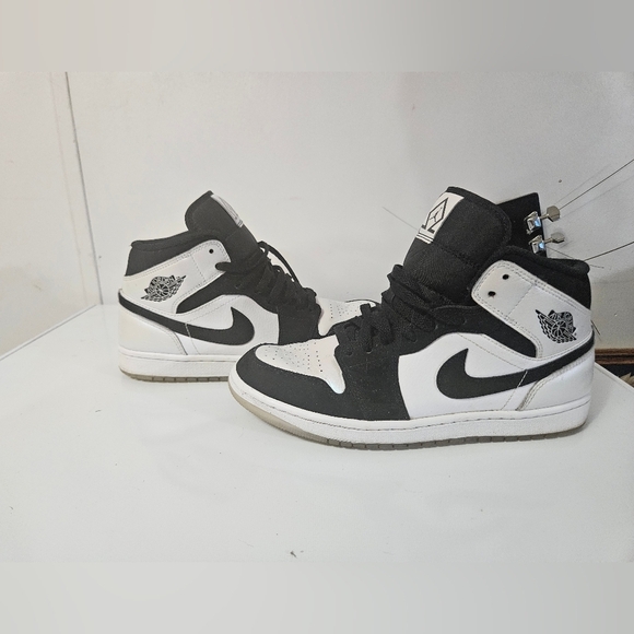 Black and White Jordan 1 Mid Diamonds! - Picture 2 of 5